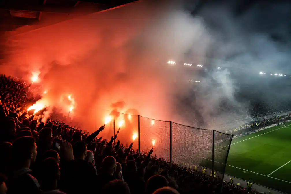 Mossou: Vuurwerk is niet weg te krijgen uit voetbalstadions