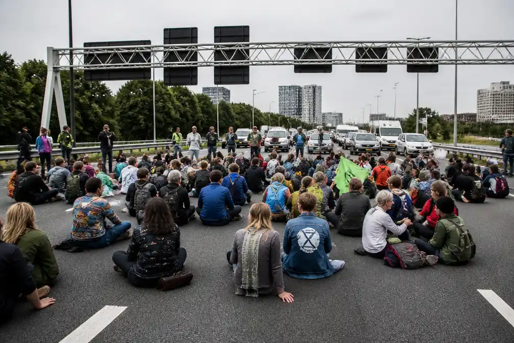 XR blokkeert opnieuw Utrechtsebaan in Den Haag