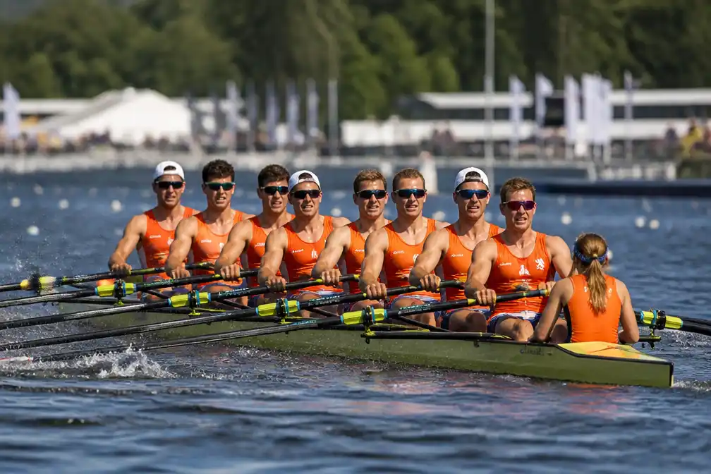 Mannenacht naar finale WK roeien op Bosbaan in Amsterdam