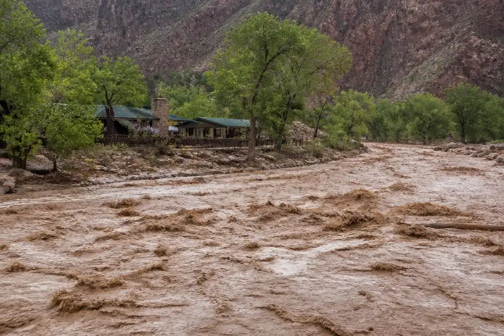 Flashoverstroming Grand Canyon eist leven, meerdere vermisten