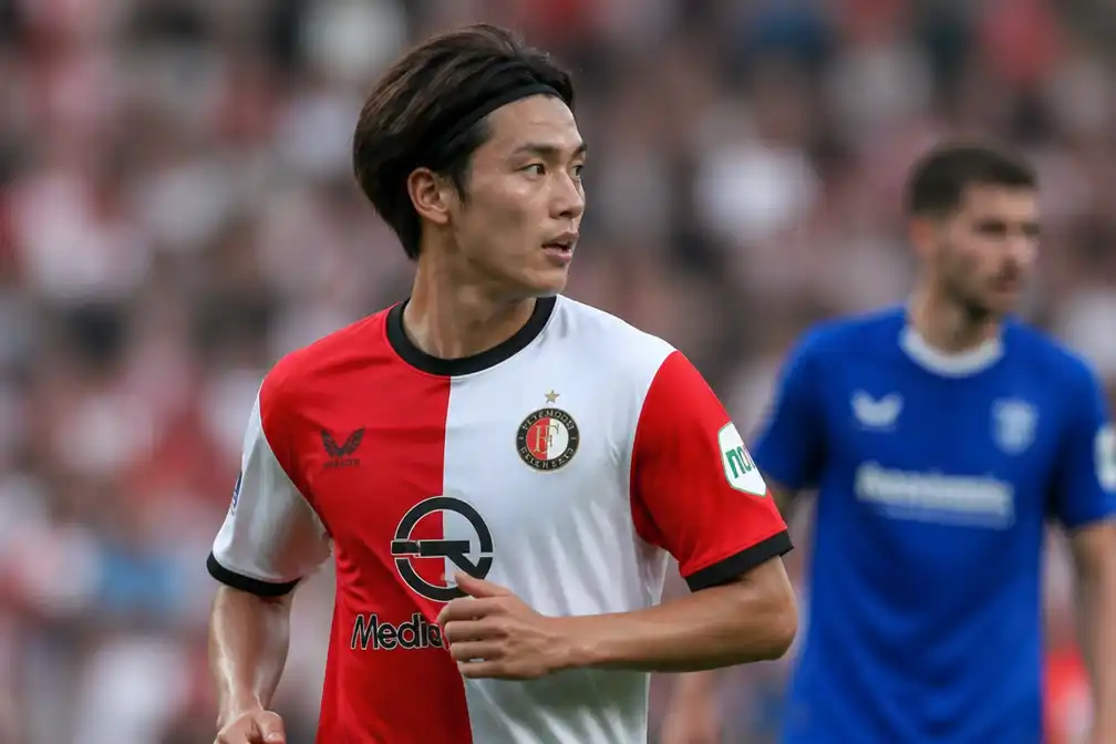 Feyenoord verkoopt topscorer Ueda aan Lille en peilt bij Rangers naar Miovski