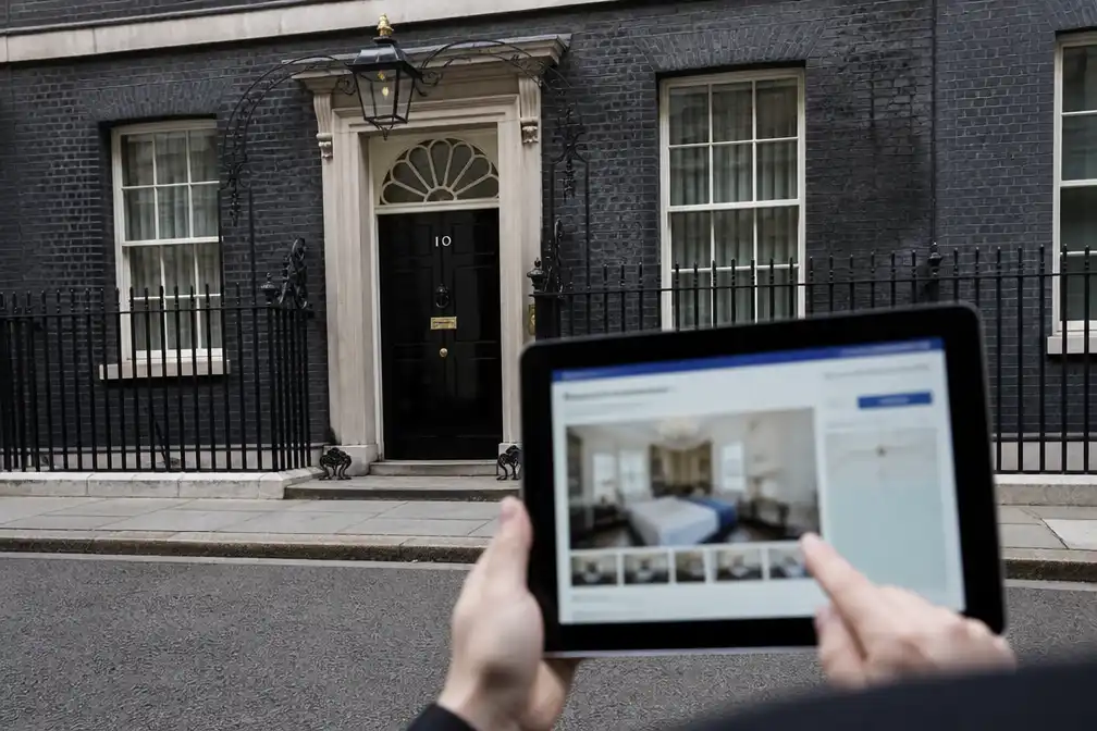 Which? toont veiligheidsgaten Booking.com met nep-advertentie 10 Downing Street
