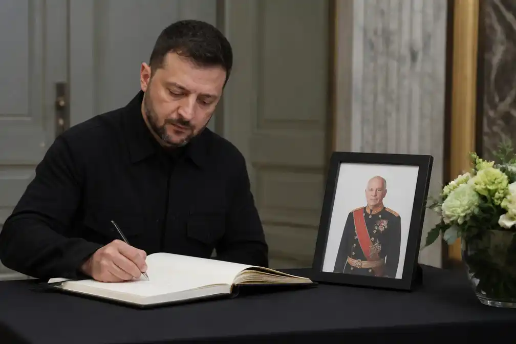 Zelensky tekent condoleanceregister voor Noorse koning Harald