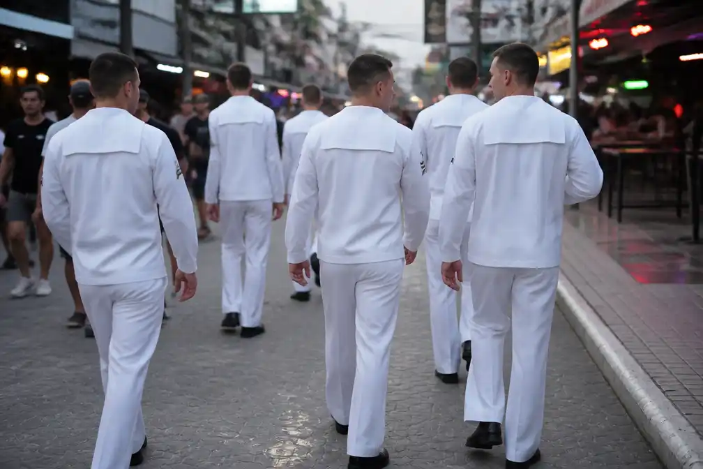 Matrozen USS Abraham Lincoln na 250 dagen aan wal in Pattaya