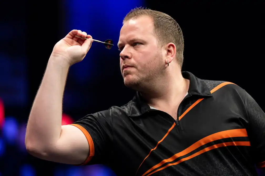 Dirk van Duijvenbode vervangt Man Lok Leung op World Series Finals