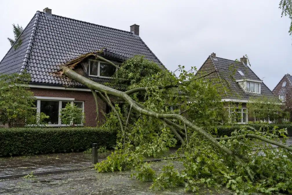 Verzekeraars betaalden minder aan klimaatschade in 2025