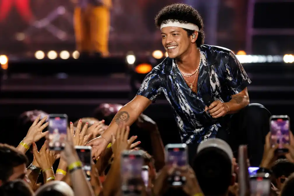 Bruno Mars geeft vier concerten in Nederland; krant zoekt bijzondere ontmoetingen