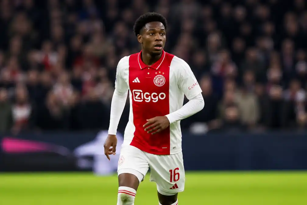 Ajax begint met Mokio in basis tegen PSV, Amrabat op bank