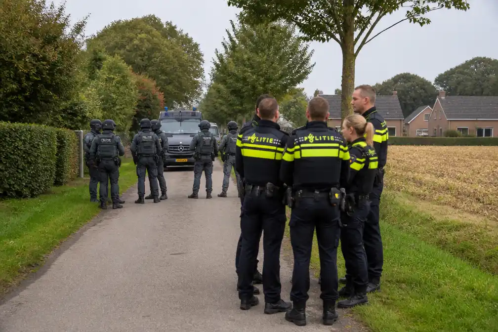 Politie zet zoekactie in Overasselt na schietpartij Ewijkseweg voort