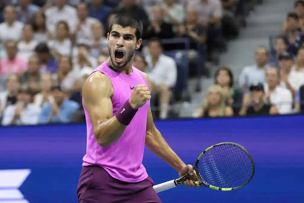 Alcaraz en Shelton naar kwartfinales US Open, treffen elkaar