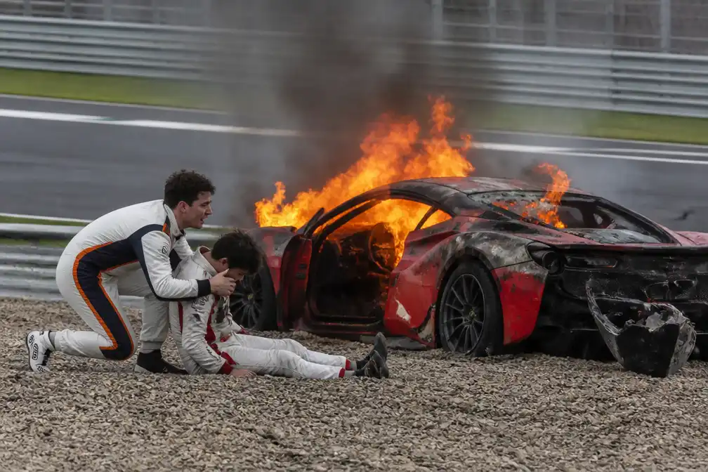 Loek Hartog redt Brit Ollie Millroy uit brandende Ferrari in China