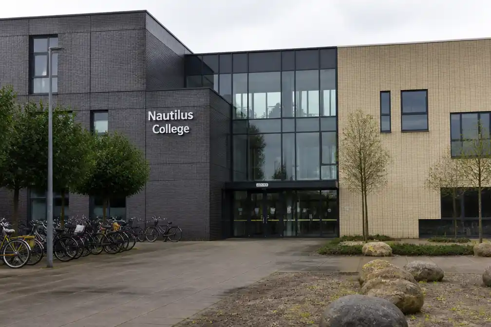 Nautilus College in Almere Stad tijdelijk gesloten om onveilige situatie