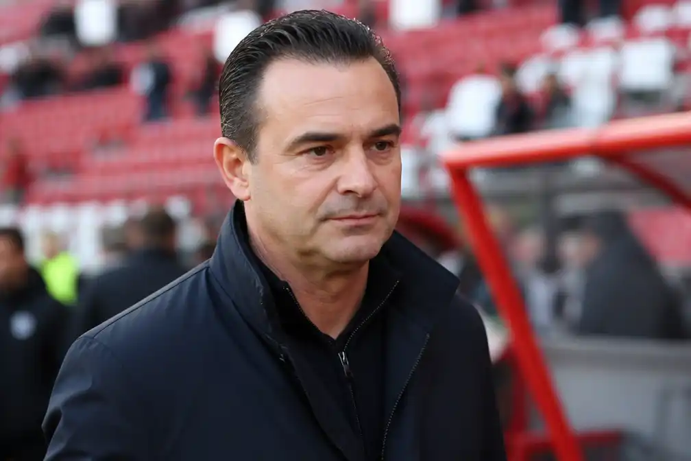 Marc Overmars stopt per direct als technisch directeur van Antwerp om gezondheid