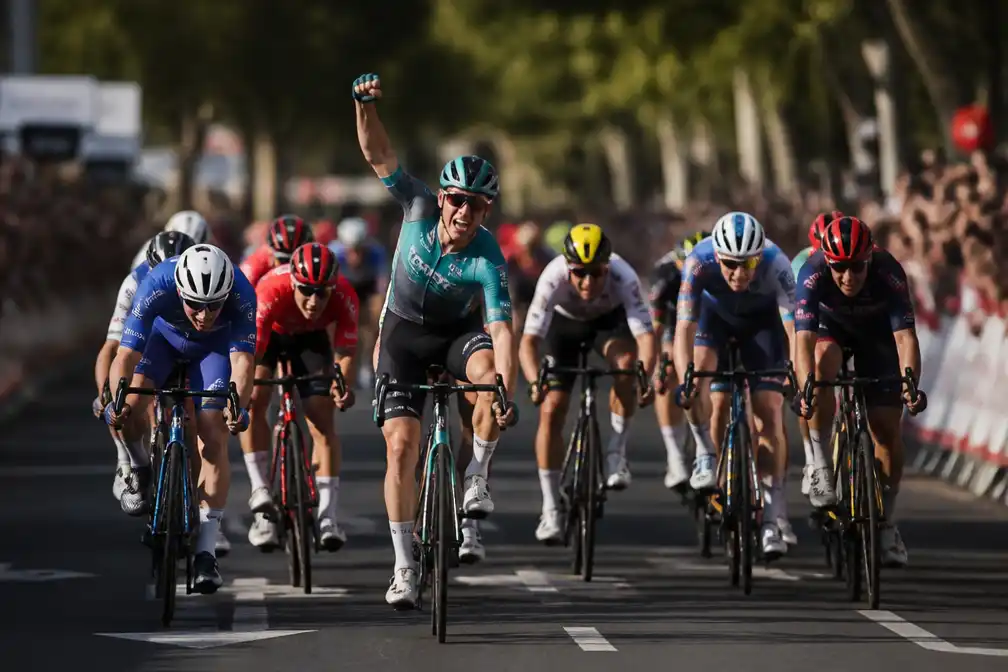 Vuelta etappe 17: Brennan jaagt op vijfde zege in vlakke finale naar Sevilla
