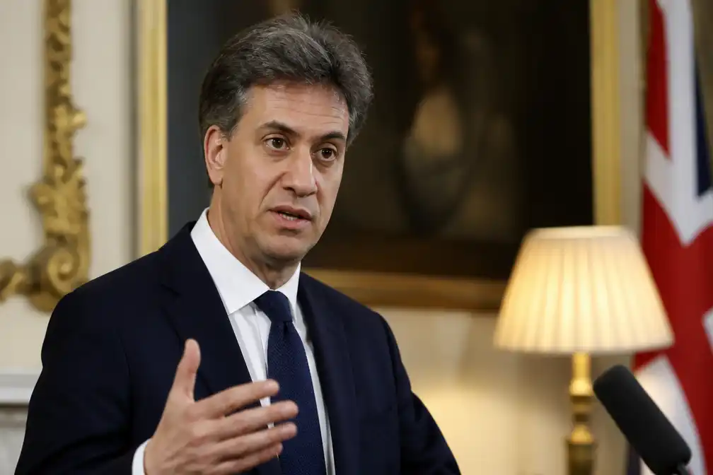 Miliband verwerpt waarschuwing rabbijn; inlichtingendeling gaat door