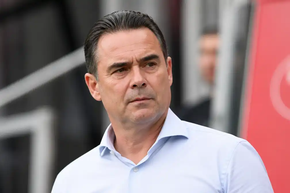 Voormalig Ajax-directeur Marc Overmars stopt per direct door hartproblemen