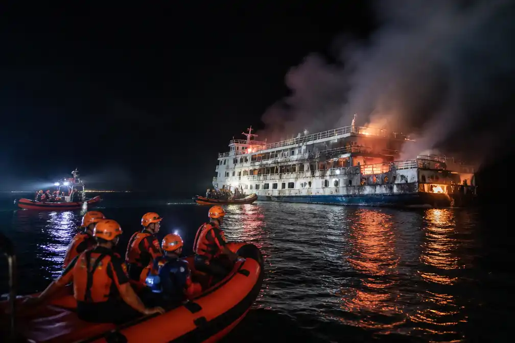 Vijf doden en tientallen vermisten na brand op veerboot bij Coron