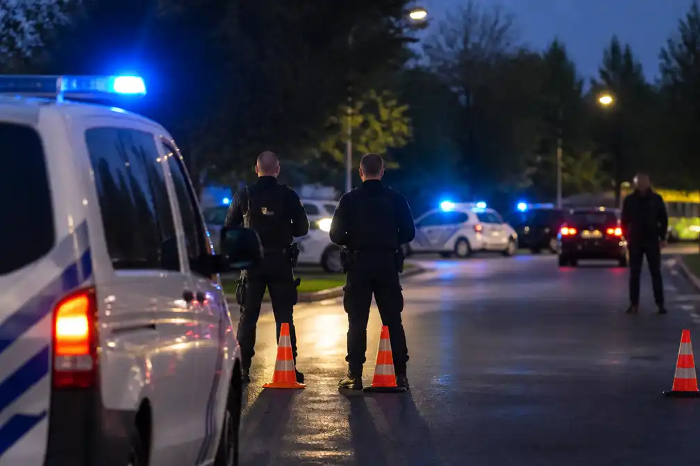 Agent lichtgewond bij achtervolging in Lanaken, verdachte gearresteerd