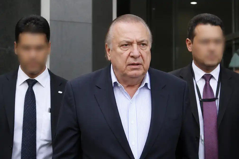 Oud-president Ecuador Bucaram en zoon krijgen ruim negen jaar cel in corruptiezaak