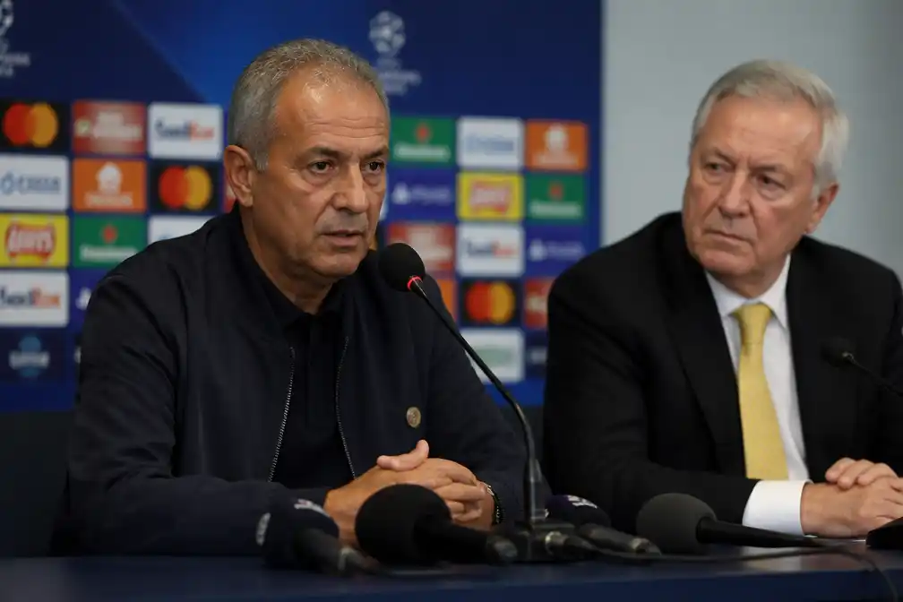 Fenerbahçe-coach Kartal stapt op na gelijkspel tegen Roma, voorzitter weigert ontslag