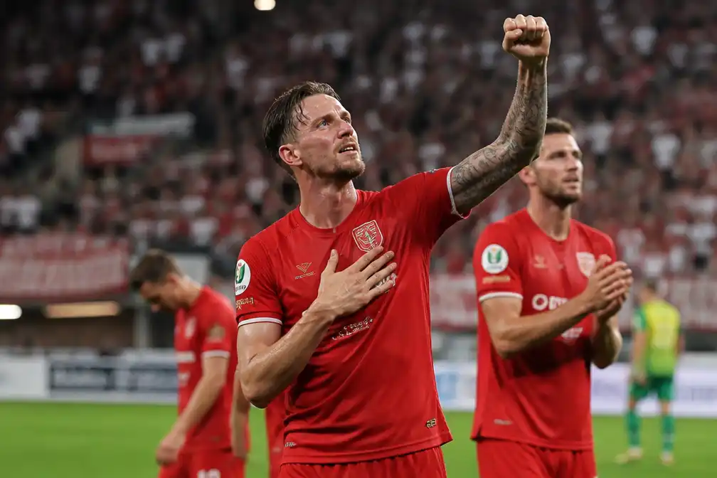 FC Twente verslaat ADO Den Haag met 2-0 in 2000e Eredivisieduel