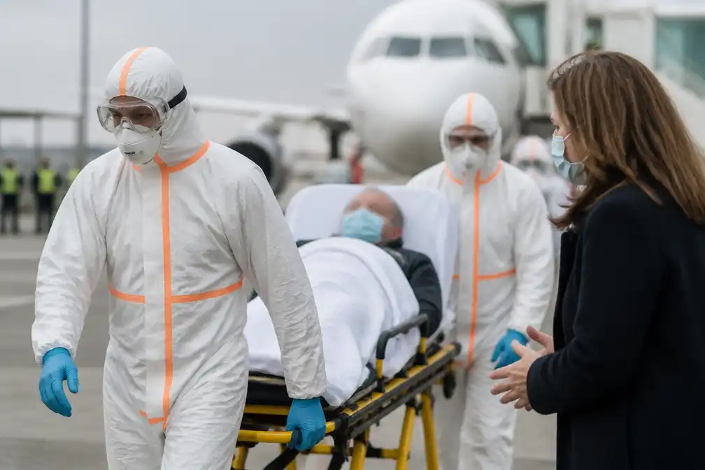 Eerste ebola-geval in Frankrijk; vijf vliegtuigpassagiers in isolatie