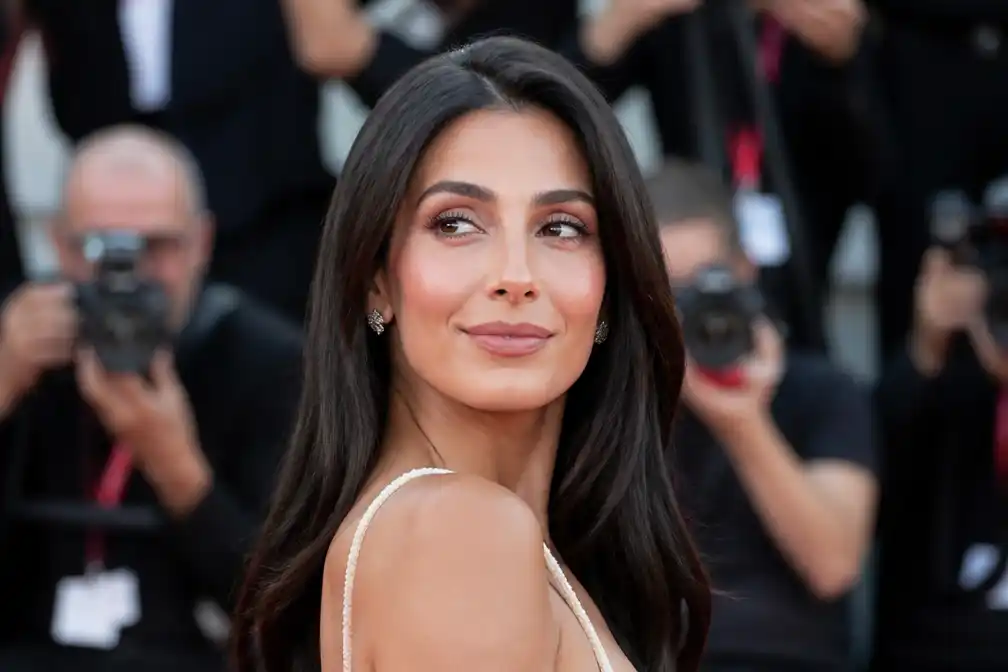 Quiet beauty-trend domineert rode loper Venetië; Anna Nooshin legt make-up uit