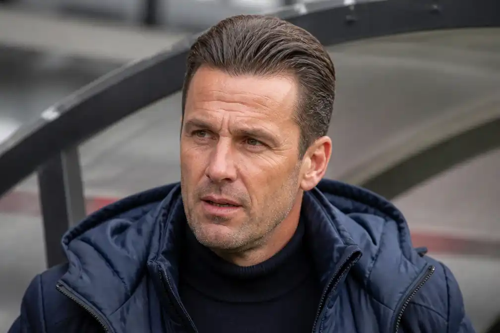 Ontslagen trainer Van Beukering hekelt 'eenzijdige berichtgeving' na rel GVVV-IJsselmeervogels