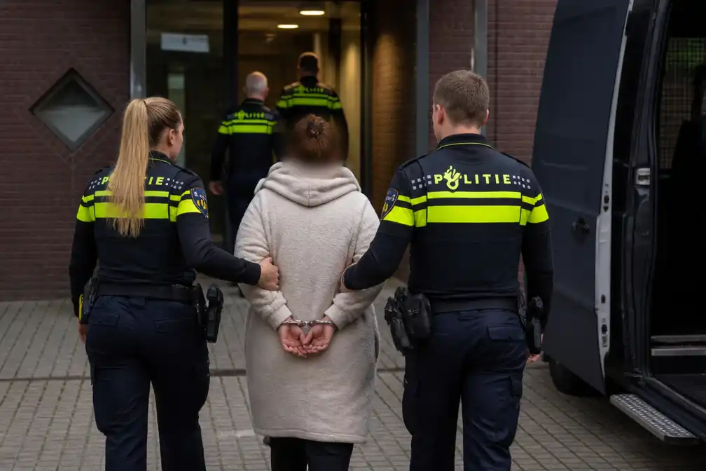 Politie Rotterdam houdt 45-jarige vrouw aan voor bestellen huurmoord via darkweb