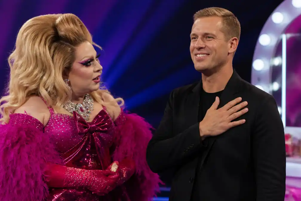Armin van Buuren ontmaskerd als Daisy Belle in Make Up Your Mind
