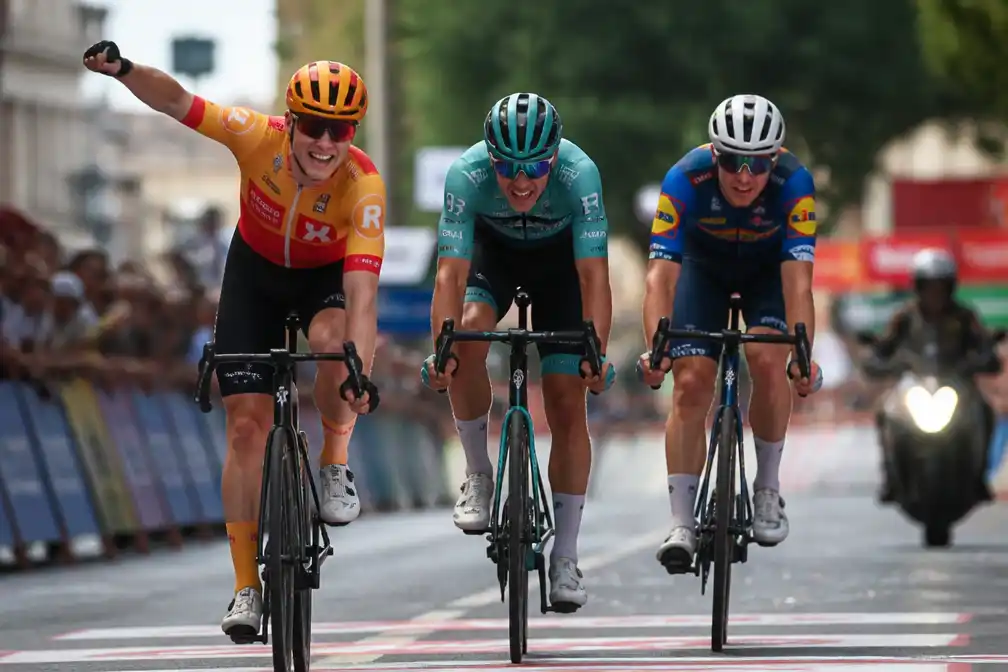Johannessen wint slotetappe Vuelta in Granada na sprint met drie