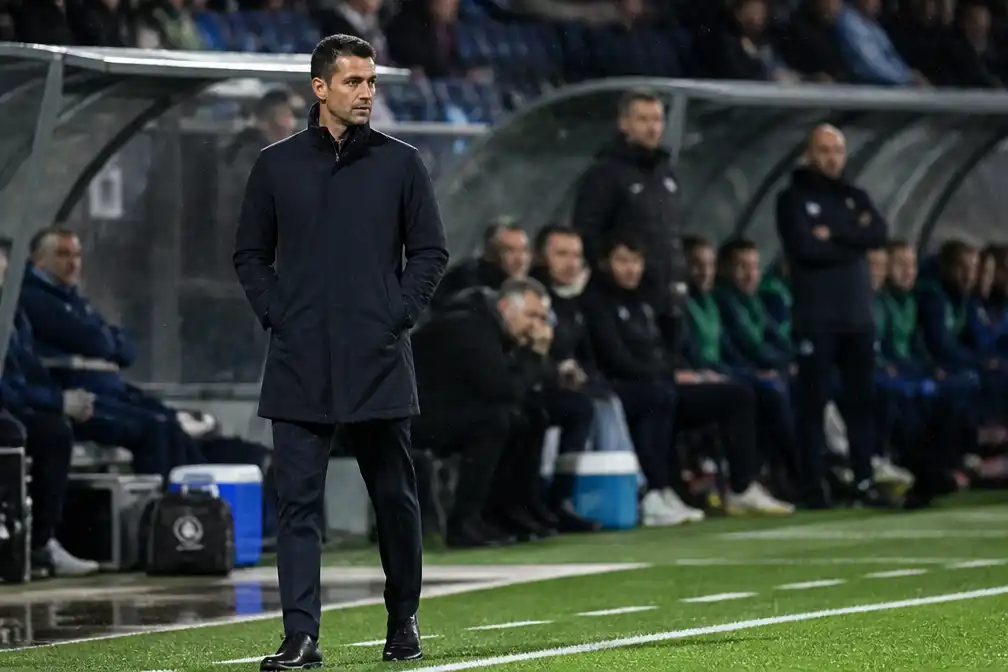 Feyenoord speelt wervelend tegen PEC Zwolle en oogst lof van Van Bronckhorst