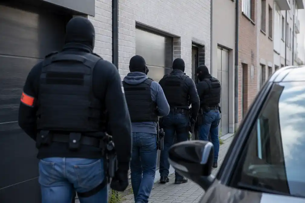 Acht arrestaties bij huiszoekingen naar Albanese drugbende met tussenpersoon in Berchem