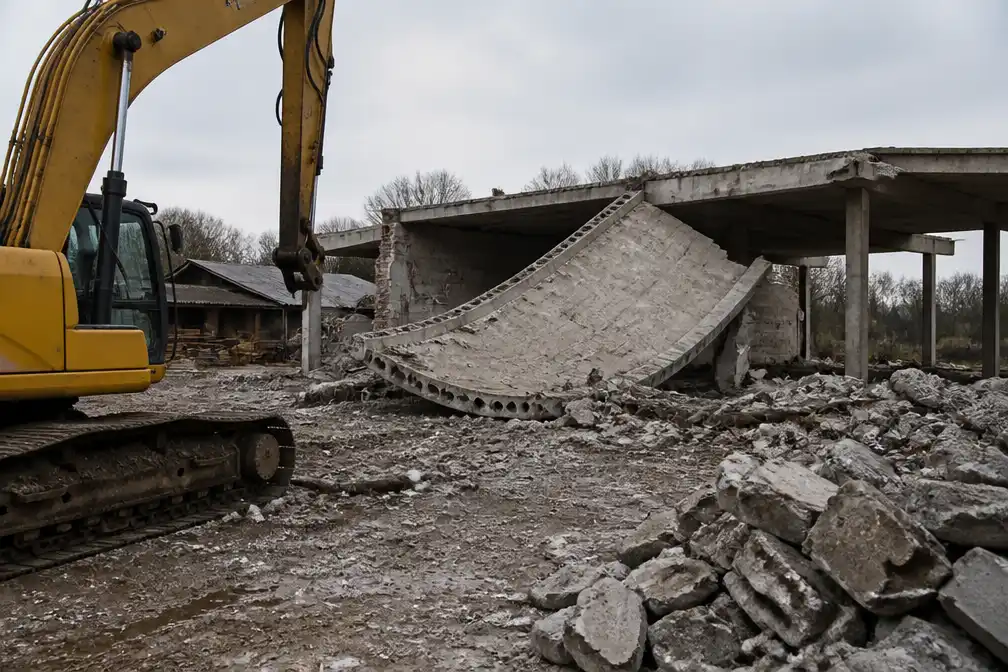 Arbeider sterft onder betonblok bij afbraakwerken in Woumen bij Diksmuide