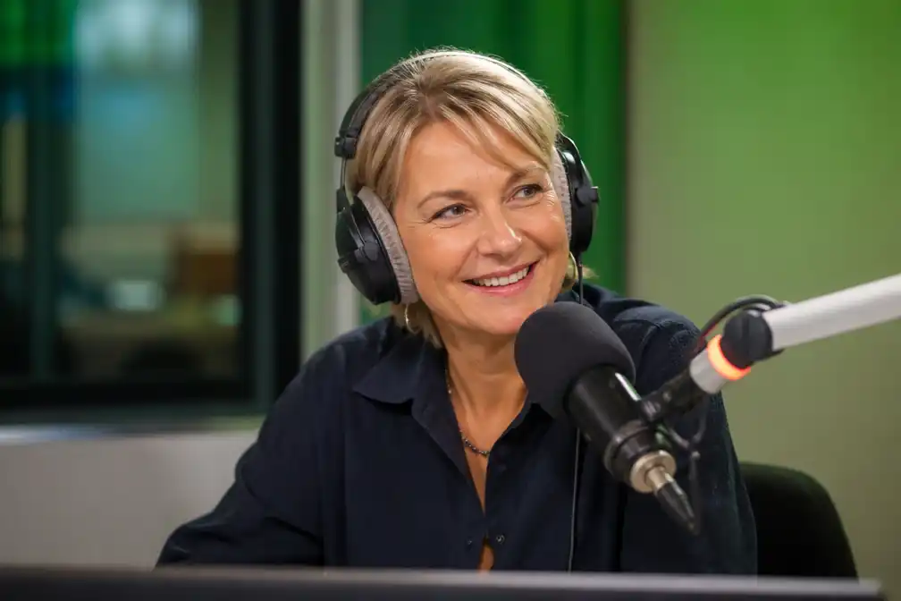 Roos Van Acker heeft nieuwe vriend na AI-relatie, vertelt bij JOE Datenight