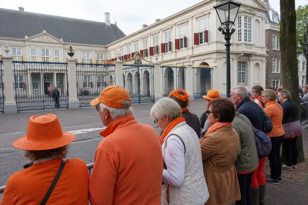 Prinsjesdag begonnen in Den Haag, koning leest Troonrede voor