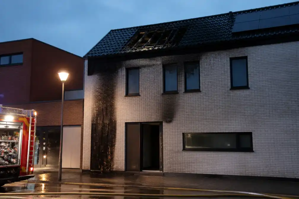 Parket onderzoekt brandstichting na brand in passiefwoning aan Grote Edestraat