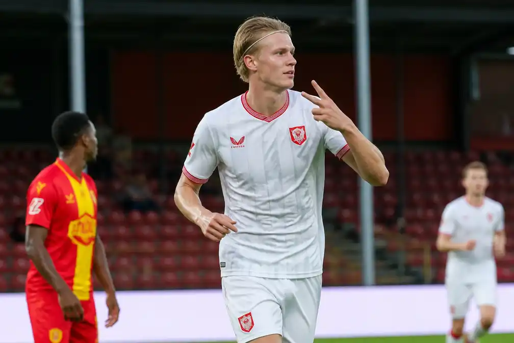 FC Twente wint oefenduel bij Go Ahead Eagles met 7-2, Thorvaldsen scoort twee keer