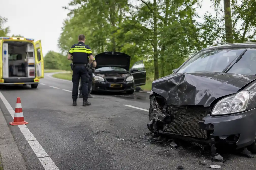 Leven gezin stil na auto-ongeluk, politie onderzoekt nog