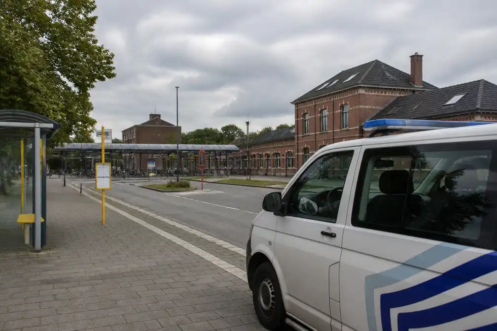 Twee gewonden bij vechtpartij aan station van Leopoldsburg, politie zoekt jongeman