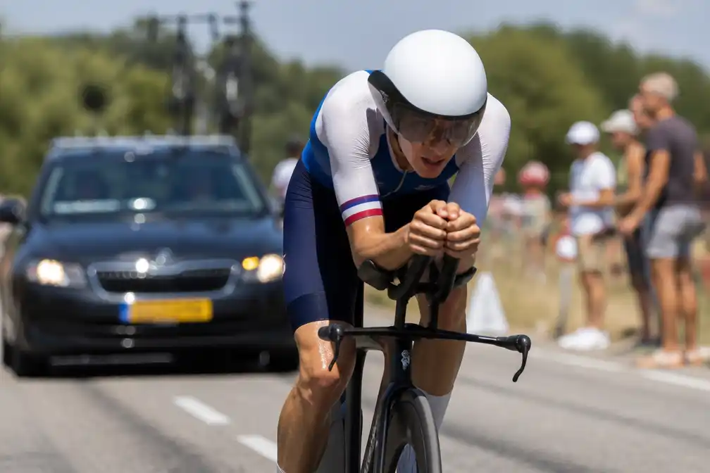 Sjoerd Bax derde bij NK tijdrijden in zinderende hitte