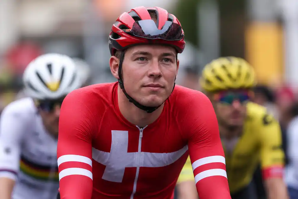 Mads Pedersen veilt eigen spullen zodat twee Deense beloften naar WK in Montréal kunnen