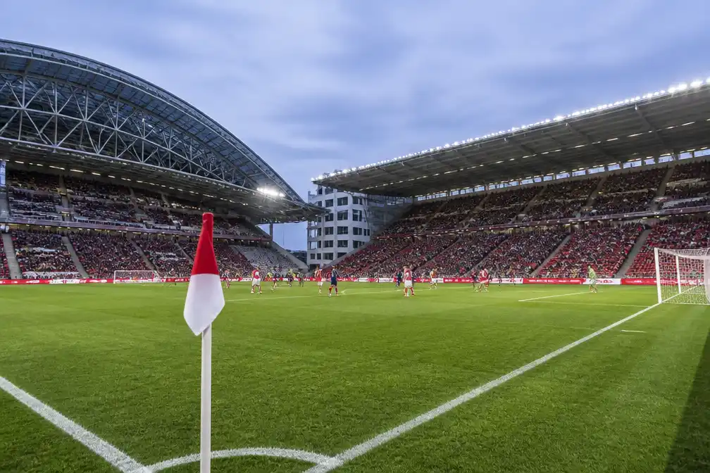 Aandeelhouders steken opnieuw 7,5 miljoen in FC Utrecht, dat die steun wil afbouwen