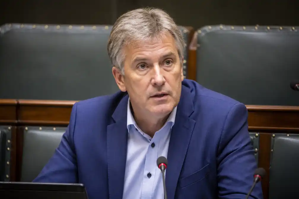 Alain Yzermans ontsnapt aan straf voor snelheidsovertreding door parlementaire onschendbaarheid