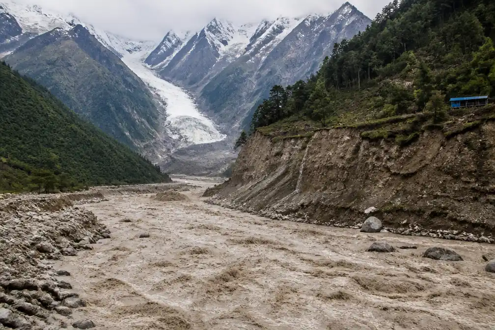 Experts: klimaatverandering droeg bij aan gletsjerbreuk en ramp in Nepal