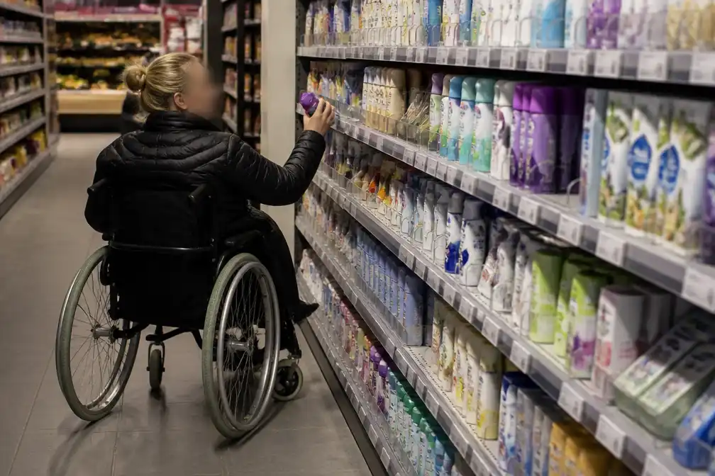 Vrouw in rolstoel steelt tiental luchtverfrissers uit supermarkt in Overijse