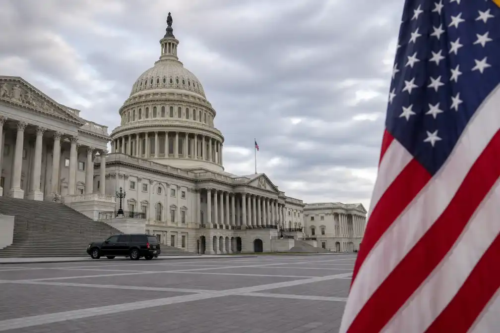 Amerikaans Congres keurt wet voor hardere sancties tegen Rusland goed, beslissing bij Trump