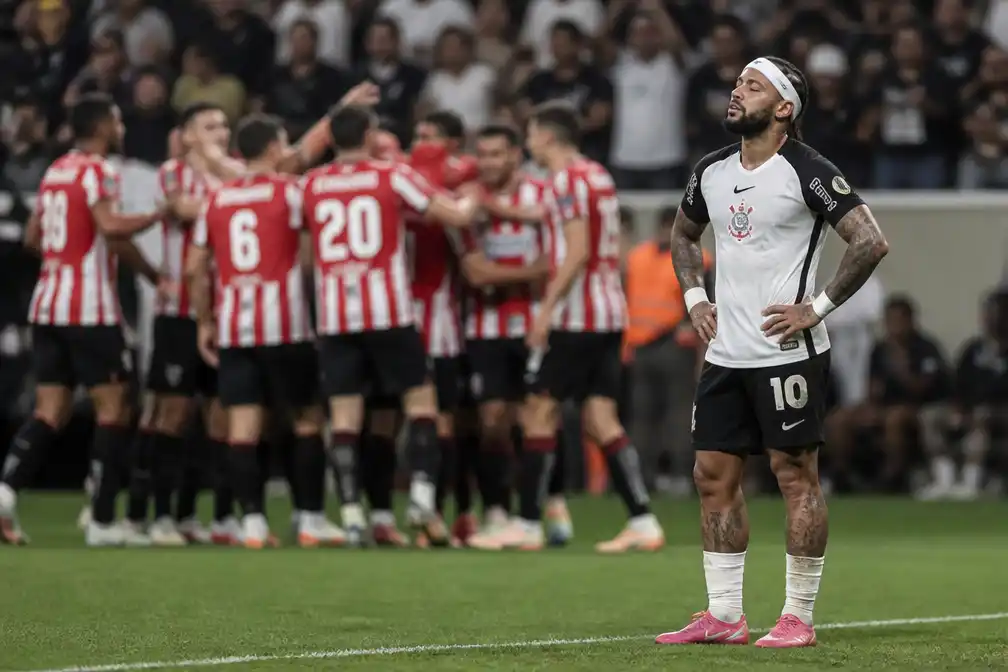 Depay mist strafschop in blessuretijd, Corinthians uit Copa Libertadores