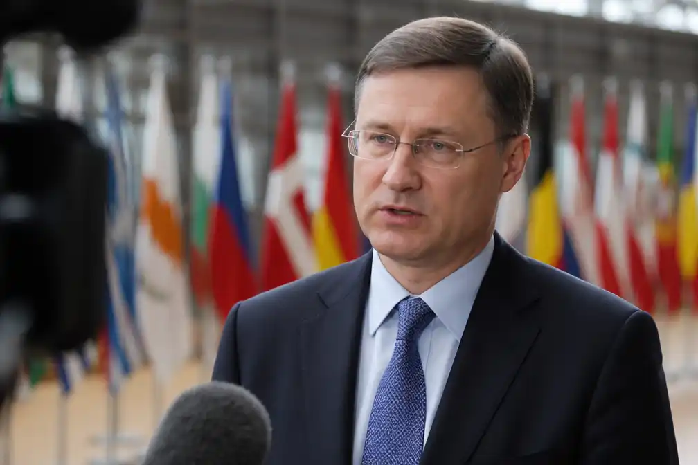 Zes EU-landen dringen aan op overwinstbelasting op energie, Commissie houdt af