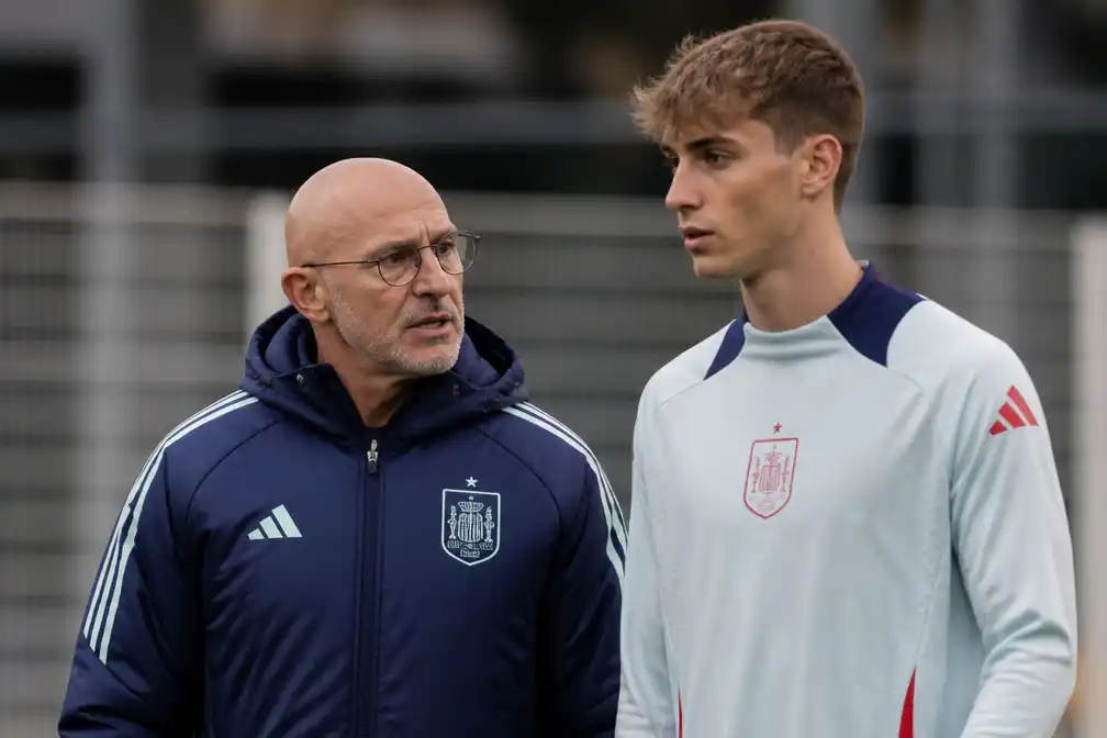 De la Fuente haalt Huijsen terug bij Spaanse selectie